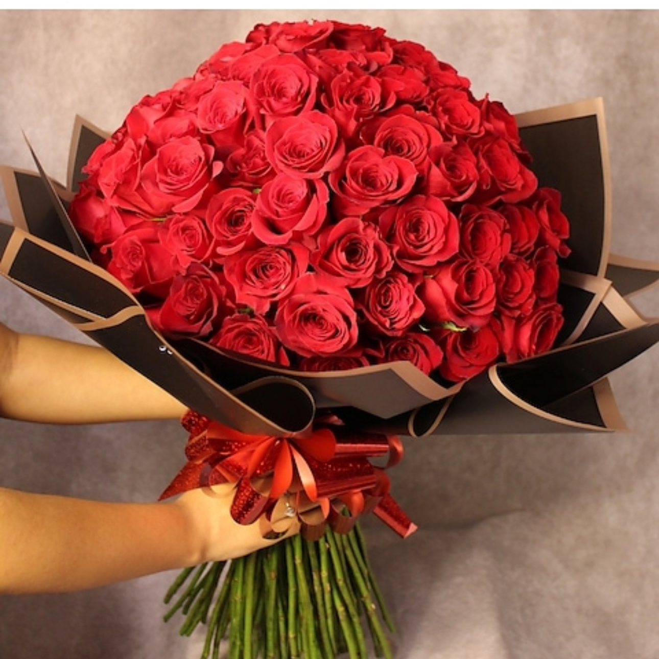 50 red roses